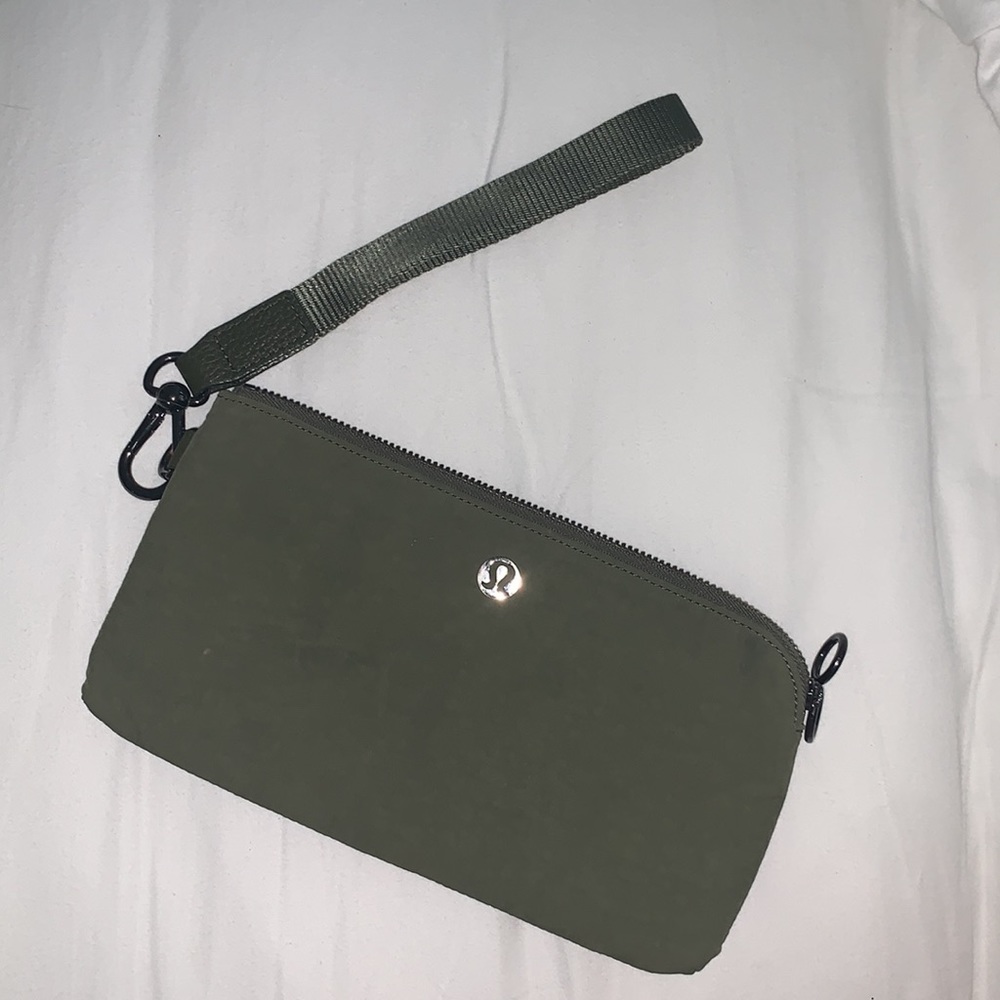 LULULEMON WRISTLET!